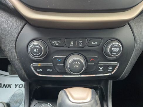 Used 2017 Jeep Cherokee Sport AWD/4WD image 25