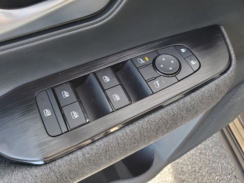 Certified 2025 Nissan Kicks SV image 16