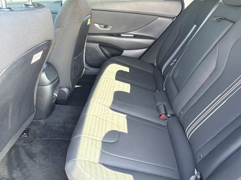 Used 2025 Hyundai Elantra SEL FWD image 18