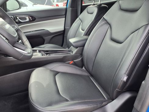 Used 2026 Jeep Compass Limited image 3