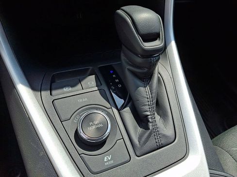 Used 2024 Toyota RAV4 XLE w/ Convenience Package AWD/4WD image 17