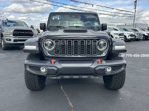 Used 2025 Jeep Gladiator Mojave w/ Convenience Group AWD/4WD image 3
