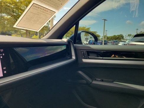 Certified 2024 Porsche Cayenne AWD/4WD image 29