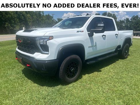 Used 2025 Chevrolet Silverado 2500 ZR2 w/ Technology Package AWD/4WD image 2