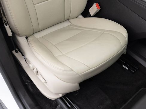Used 2019 Buick Enclave Essence AWD/4WD image 25