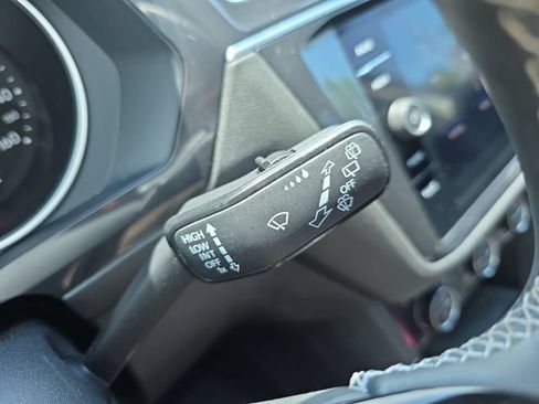 Used 2021 Volkswagen Tiguan SE AWD/4WD image 25