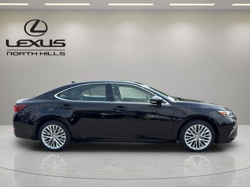 Used 2016 Lexus ES 350 w/ Luxury Package w/Wood Trim FWD image 5
