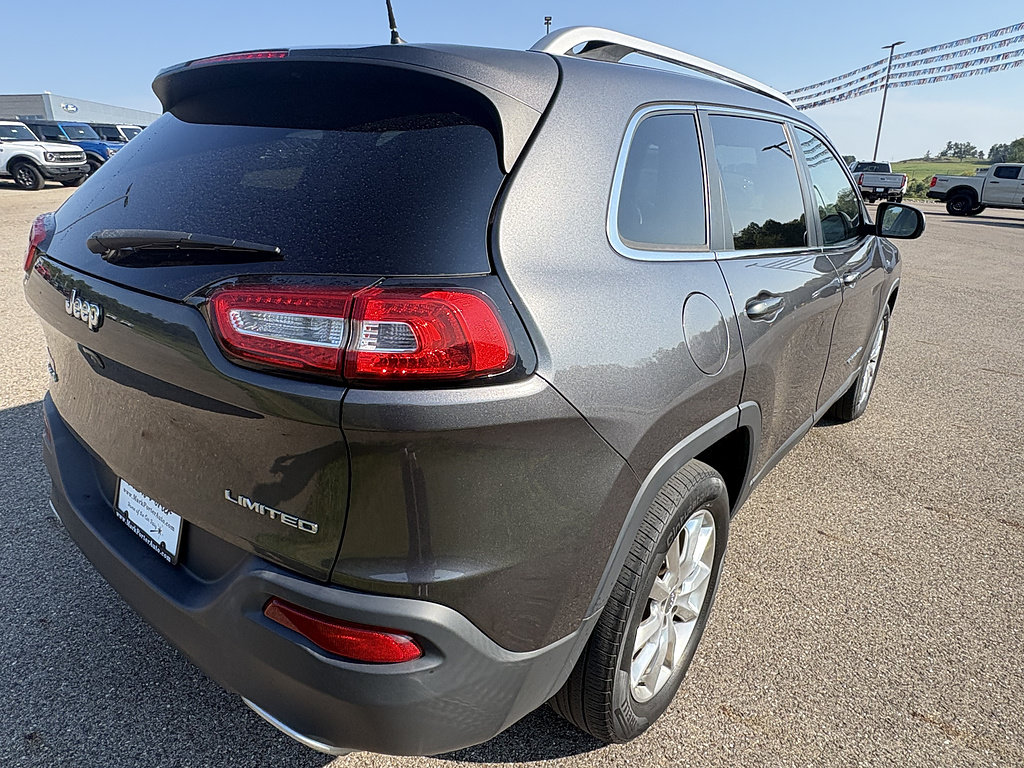 Used 2016 Jeep Cherokee Limited AWD/4WD image 5