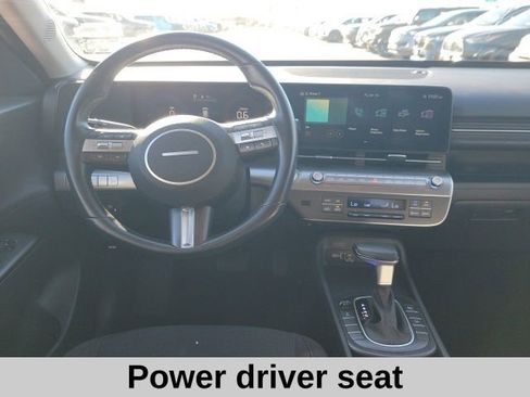 Used 2025 Hyundai Kona SEL image 4