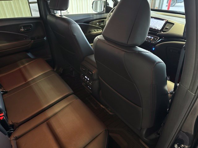 Used 2025 Honda Ridgeline Black Edition image 17