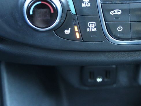 Used 2023 Chevrolet Traverse LT image 47