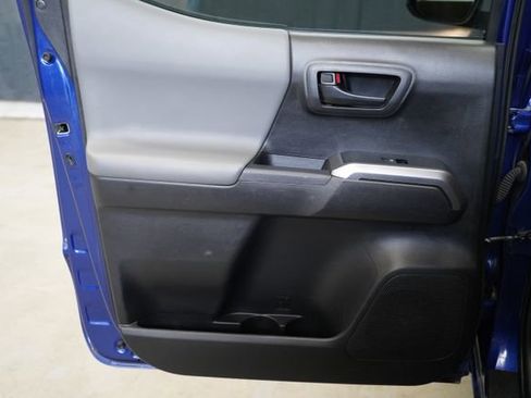 Used 2022 Toyota Tacoma SR5 AWD/4WD image 39