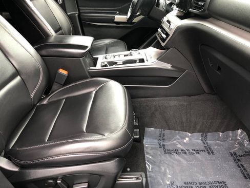Used 2023 Ford Explorer XLT w/ Equipment Group 202A AWD/4WD image 29