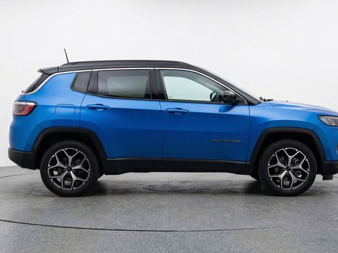 Used 2025 Jeep Compass Limited AWD/4WD image 11