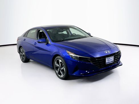 Used 2023 Hyundai Elantra SEL w/ Convenience Package FWD image 3