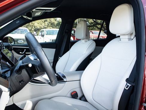 Used 2023 Mercedes-Benz GLC 300 4MATIC image 7