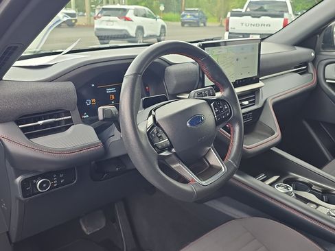 Used 2025 Ford Explorer ST-Line w/ ST-Line Street Pack AWD/4WD image 15