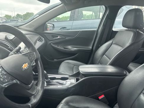 Used 2019 Chevrolet Malibu LT w/ Leather Package FWD image 32