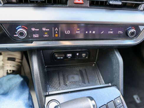 Used 2025 Kia Sportage EX FWD image 21