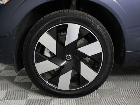 Certified 2025 Volvo XC60 T8 Plus w/ Protection Package Premier image 28