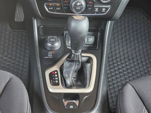 Used 2015 Jeep Cherokee Latitude w/ Comfort/Convenience Group image 14