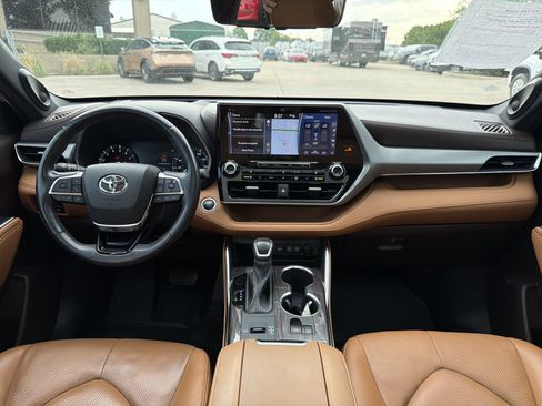 Used 2020 Toyota Highlander Platinum FWD image 64