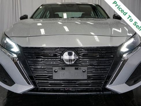 Used 2024 Nissan Altima 2.5 SV image 3