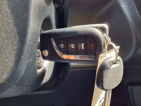Used 2018 Toyota Camry SE FWD image 11