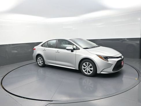 Used 2022 Toyota Corolla LE FWD image 22