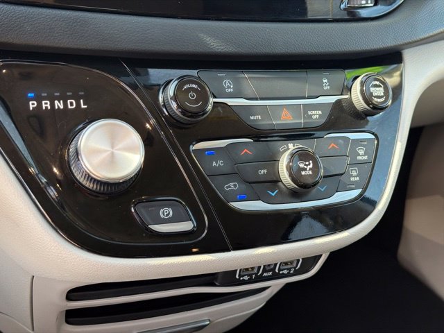 Used 2023 Chrysler Voyager LX FWD image 27