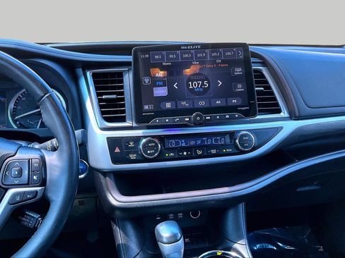 Used 2019 Toyota Highlander Limited Platinum AWD/4WD image 7