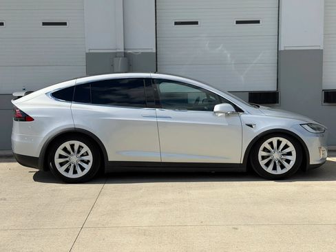 Used 2017 Tesla Model X 75D AWD/4WD image 6
