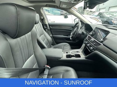 Used 2022 Honda Accord Touring image 2