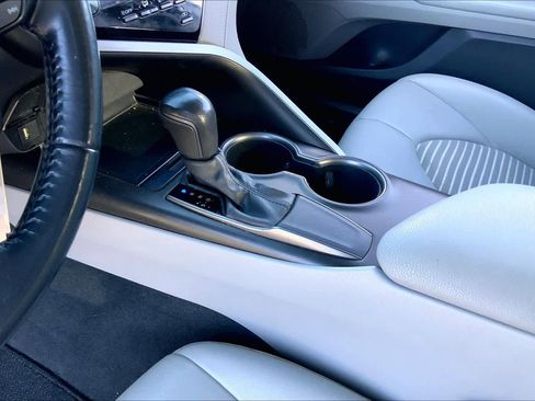 Used 2021 Toyota Camry SE image 14