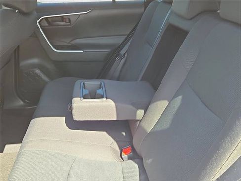 Used 2021 Toyota RAV4 LE FWD image 15