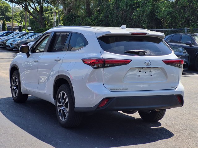 Used 2022 Toyota Highlander XLE FWD image 7