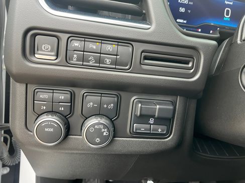 Used 2023 Chevrolet Tahoe Z71 w/ Luxury Package image 12