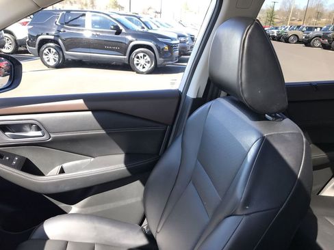 Used 2023 Nissan Rogue SV w/ SV Premium B Package image 23