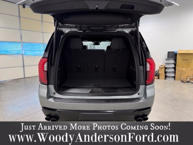 Used 2025 GMC Yukon Elevation w/ LPO, Elevation Black Package AWD/4WD image 7