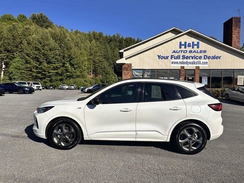 Used 2023 Ford Escape ST-Line w/ Tech Pack #1 FWD image 8