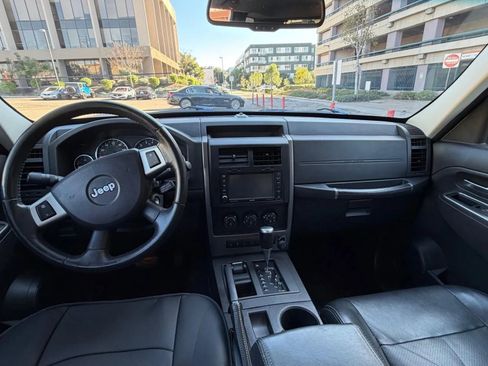 Used 2010 Jeep Liberty Renegade w/ Navigation Convenience Group image 16