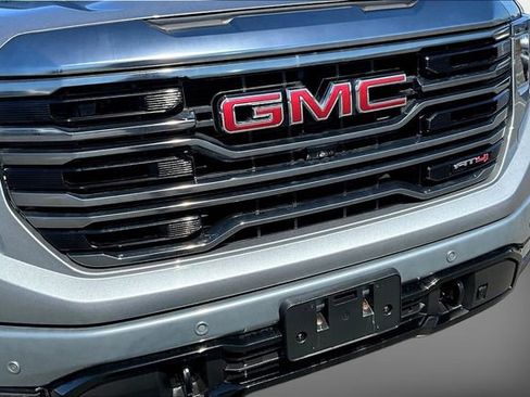 Used 2023 GMC Sierra 1500 AT4 w/ AT4 Premium Package AWD/4WD image 28