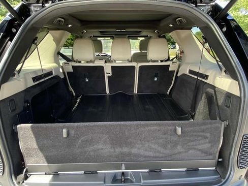 Used 2018 Land Rover Discovery HSE image 13