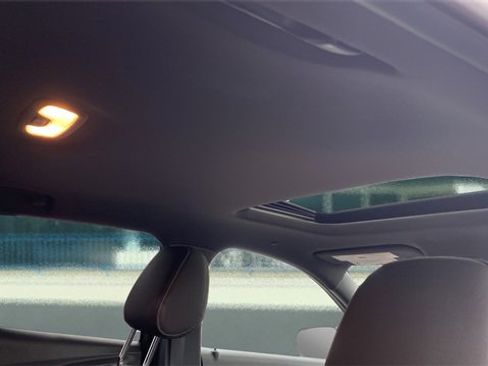 Used 2024 Chevrolet Trax RS w/ Sunroof Package image 16