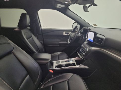 Used 2020 Ford Explorer XLT w/ Equipment Group 202A image 21