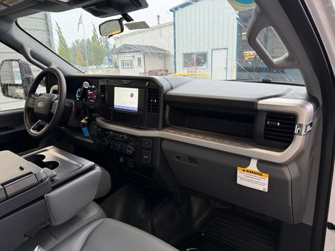 Used 2025 Ford F550 2WD Regular Cab Super Duty image 11