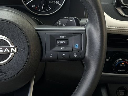 Used 2024 Nissan Rogue SV w/ SV Premium Package FWD image 15