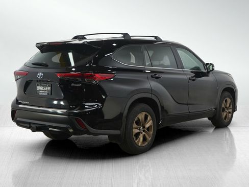 Used 2023 Toyota Highlander Bronze Edition image 5