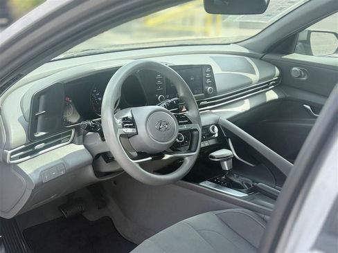 Used 2022 Hyundai Elantra SEL FWD image 12