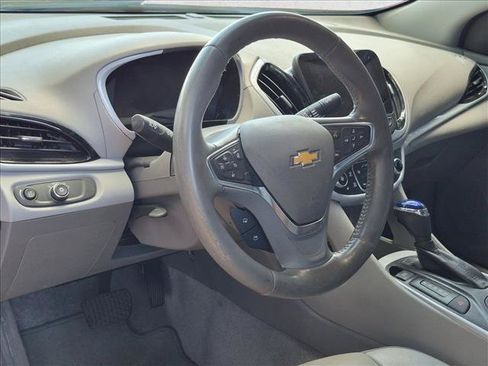 Used 2018 Chevrolet Volt LT w/ LT Driver Confidence Package FWD image 2